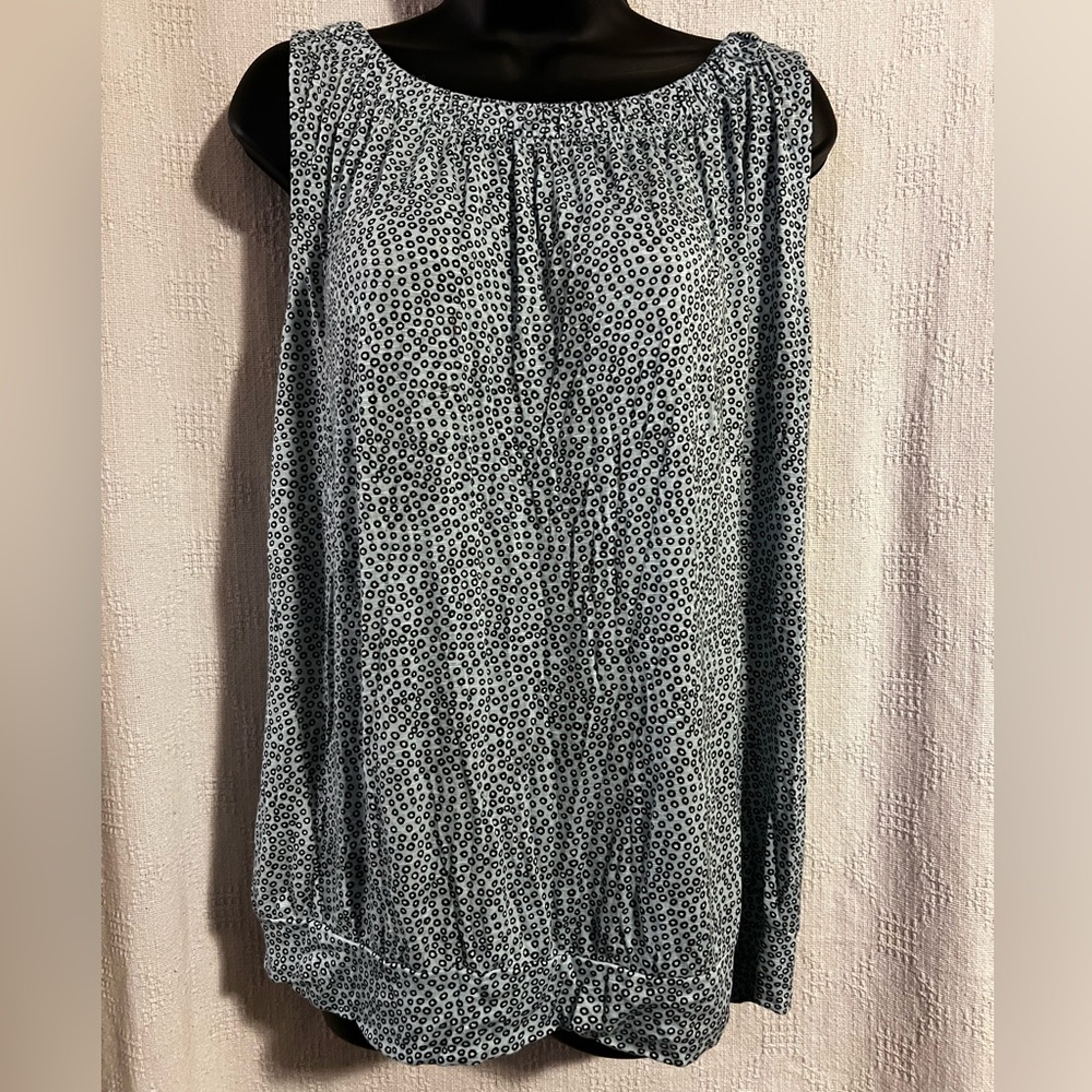 Loft Women's Blue and White Sleeveless Top
